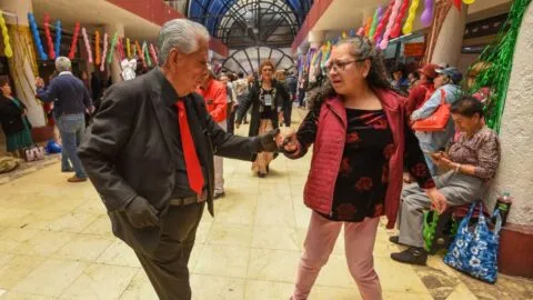 Revisa qué descuentos puedes aprovechar con tu tarjeta INAPAM este Día del Abuelo