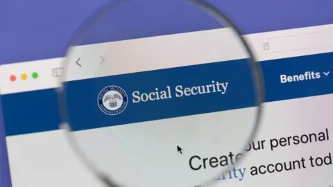 Advierten que el Seguro Social en EE.UU. podría quedar en "bancarrota" en cinco años: ¿qué pasaría con los beneficios?