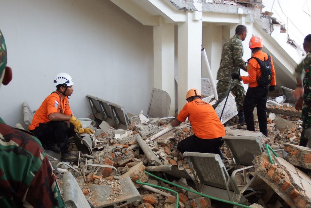 terremoto-77-indonesia-destruccion-imagenes