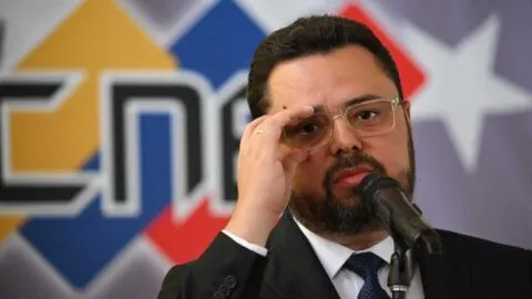 Tensiones entre diputados por propuesta de dolarización en Venezuela