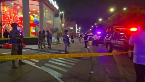 Asesinan a influencer mientras grababa video en Culiacán; cámaras captaron el ataque