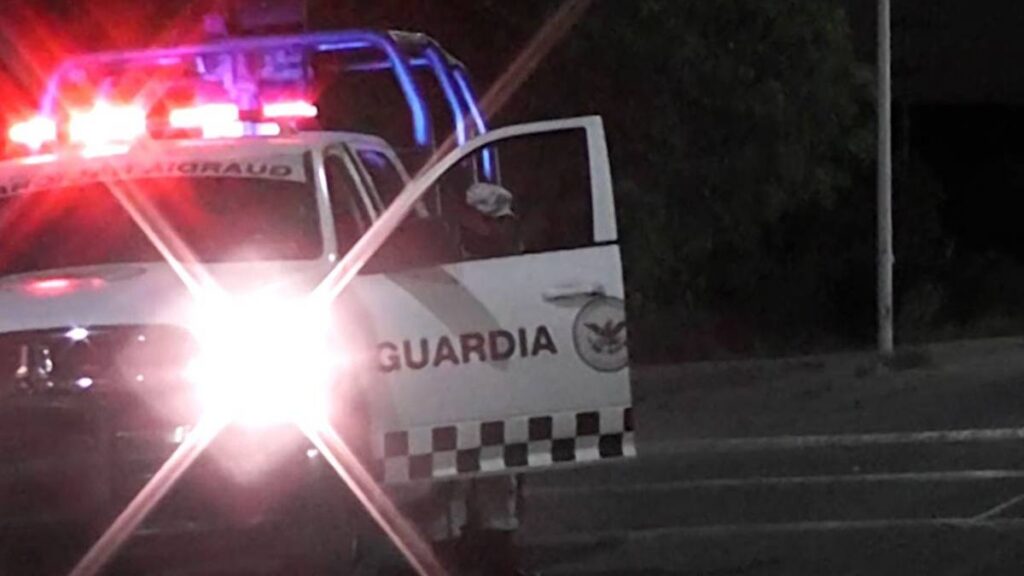 Ataque con explosivos en Luis Moya, Zacatecas, deja un policía muerto y dos heridos; autoridades buscan a los responsables.