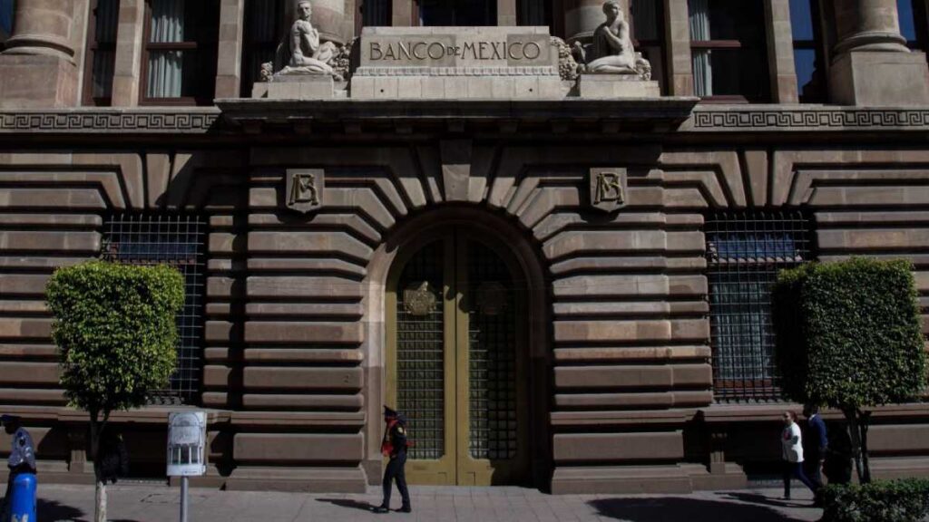 Banxico decidió mantener la tasa de interés interbancaria