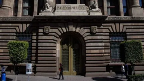 Banxico deja sin cambios la tasa de interés y la mantiene en 6.5%