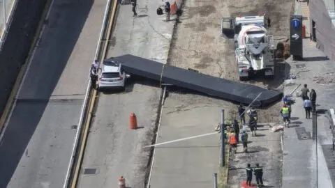 Estructura cae sobre camioneta en Interlomas y deja un muerto; así fue el momento