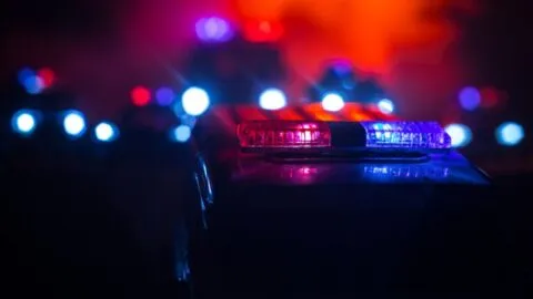 California advierte a los conductores: manejar a más de 100 mph podría costarte la licencia
