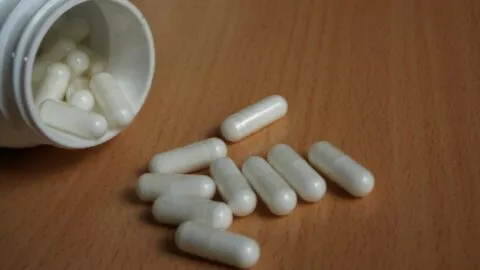 ¡Cuidado! Cofepris alerta por falsificación de suplemento vitamínico para adultos; pide denunciarlo