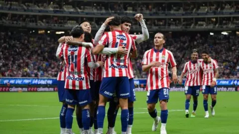 Chivas se olvida de la Hormiga y golea a los Xolos de Gil Mora