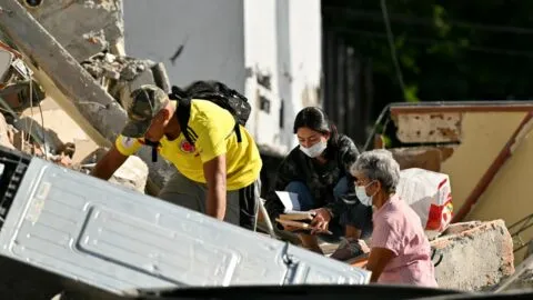 Periodista busca a su papá tras terremoto en Colombia: le informaron que fue rescatado con vida
