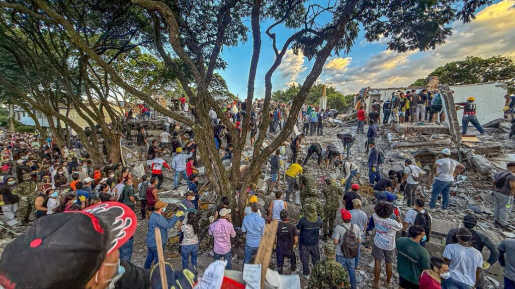 Hay más de 200 muertos por el terremoto de magnitud 7.4 que azotó Colombia