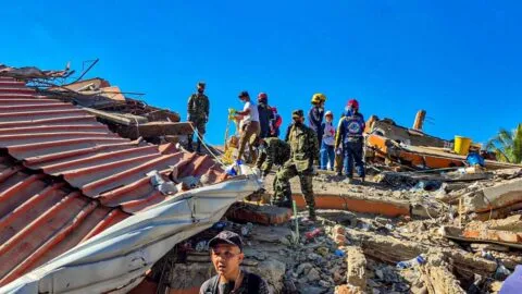 Sube a 240 la cifra de muertos por terremoto de 7.4 en Colombia; surgen nuevos videos