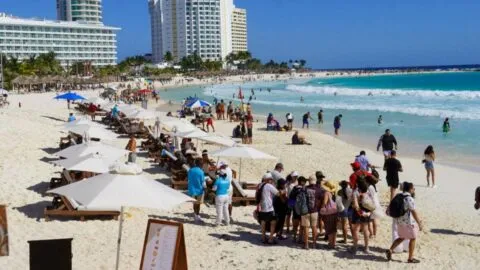 Turismo de EE.UU. cae en México este verano