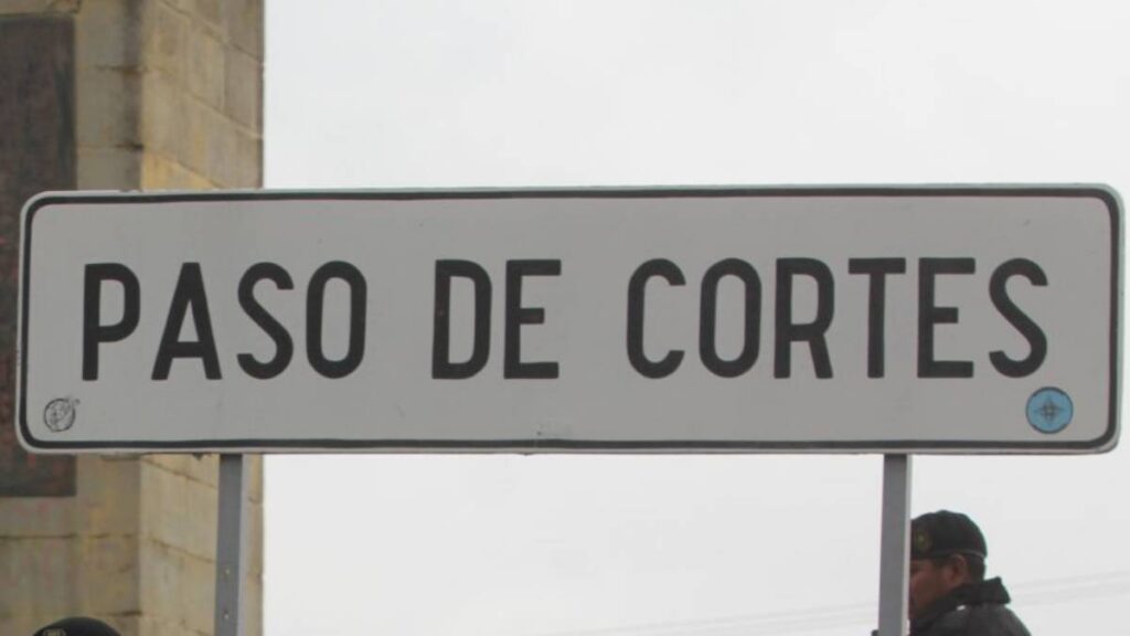 Autoridades le cambiaron el nombre al Paso de Cortés.