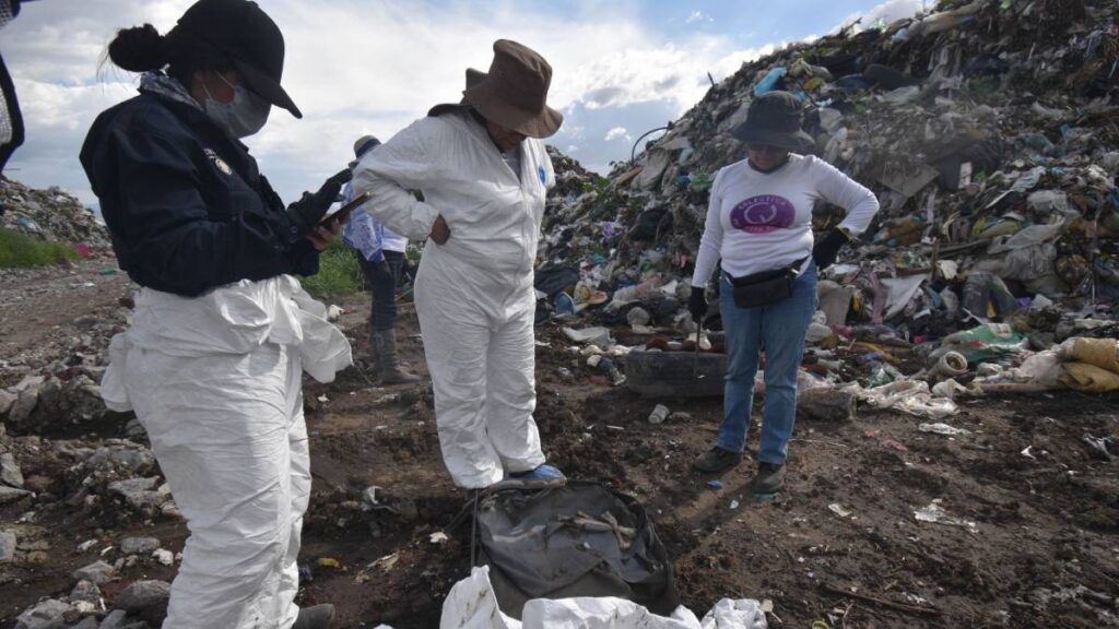 El cuerpo de la joven localizado en el Edomex llevaba una mochila y tenía varios tatuajes