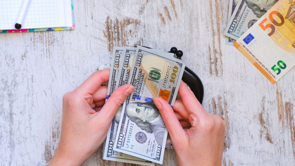 Cuida tu dinero y ayuda a tus familiares 2026.
