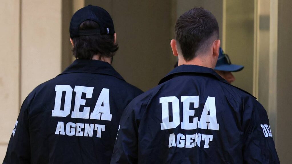 DEA lanza advertencia a funcionarios mexicanos por cárteles