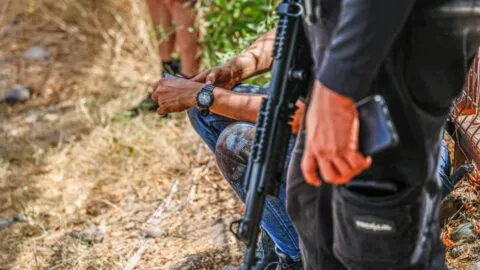 Delincuentes armados irrumpen en clínica de Tehuacán, Puebla; encañonan a mujer y roban dinero y teléfonos