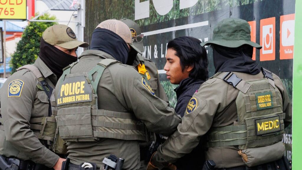 La ley federal cuenta con una serie de derechos para personas en situación de deportación.