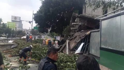 Alerta vial en CDMX: Derrumbe en inmueble desocupado cierra Viaducto Río Becerra a la altura de Nebraska