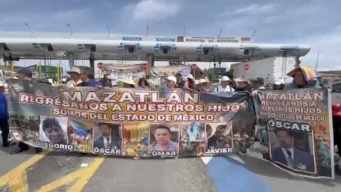 Protesta de familiares de mexiquenses desaparecidos en Mazatlán cumple una semana