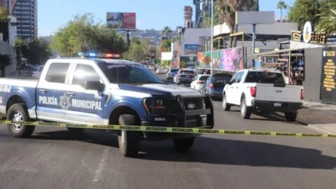 Desatan alerta 4 cuerpos abandonados en vehículos en zona exclusiva de Tijuana
