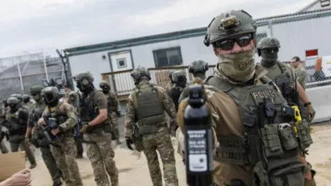 Decenas de familias de militares en servicio activo terminan detenidas por el ICE pese a estar protegidas