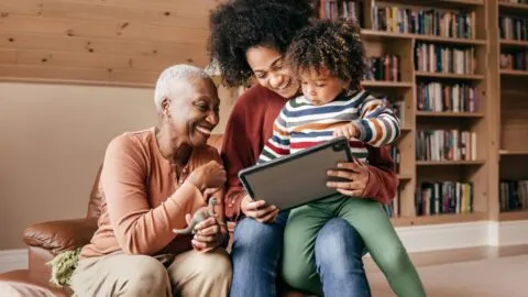 Día del Abuelo: 5 regalos digitales para sorprender a los adultos mayores