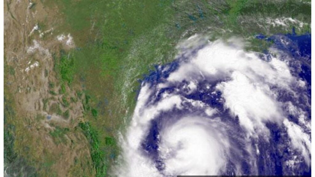 El Centro Nacional de Huracanes degradó a Dolly a onda tropical mientras avanza hacia el oeste