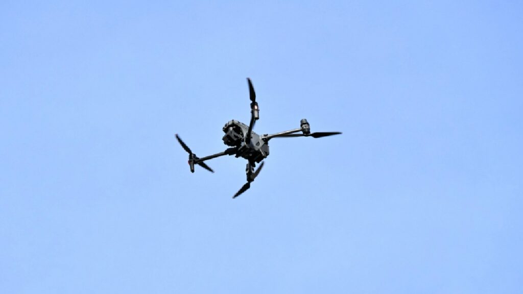 Dron ruso explota contra vendedor de verduras en Ucrania; Zelenski denuncia un “safari” contra civiles