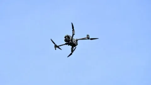 Video: Dron persigue y explota contra un vendedor de verduras en Ucrania