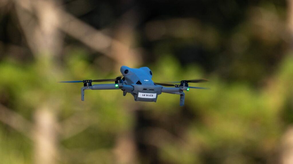 Trump anuncia aranceles de hasta 100% a drones y componentes importados, principalmente de China.