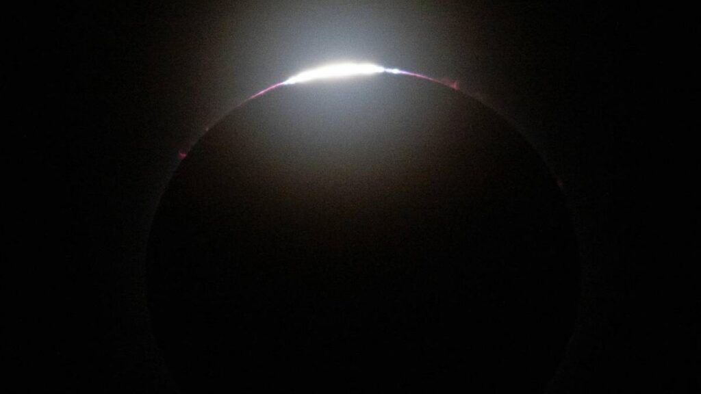 Corona durante eclipse solar