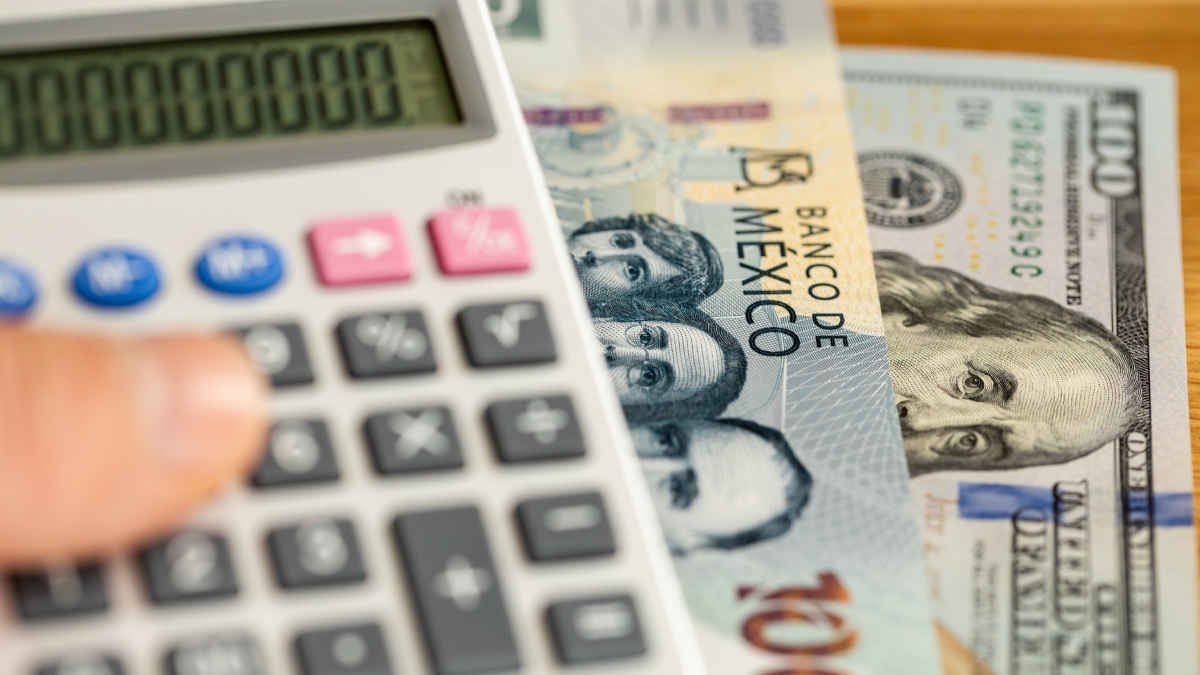 Durante agosto, el dólar llegó a cotizar por debajo de los 17 pesos.