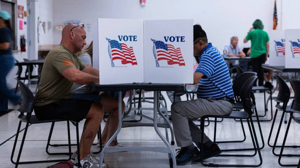 Míchigan define al candidato demócrata al Senado; Abdul El-Sayed y Haley Stevens compiten por la nominación.