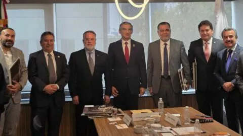 Américo Villarreal y empresarios impulsan medidas para agilizar el transporte de carga en Tamaulipas