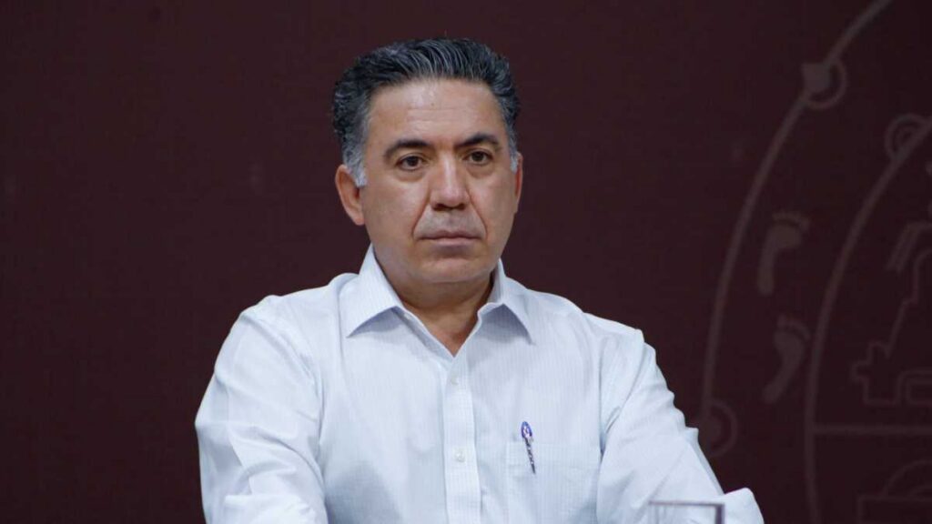 Inzunza renuncia a bancada de morena en el Senado