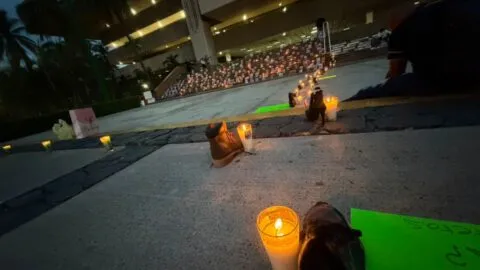 Entre velas, fichas y zapatos de desaparecidos, Sabuesos Guerreras claman justicia en Sinaloa