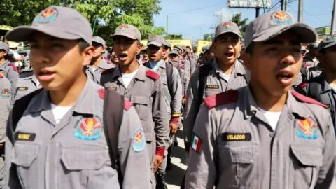 Cierre de escuelas militarizadas afectaría a 13 mil alumnos; especialistas cuestionan decisión de la SEP