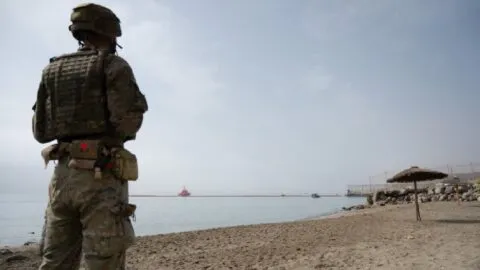 España instalará una valla metálica entre Ceuta y Marruecos; caos migratorio suma 67 muertos