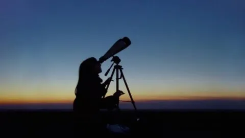 De las Perseidas al eclipse parcial de Luna: los eventos astronómicos imperdibles de agosto de 2026