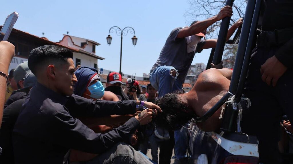 evitan-linchamiento-en-huejotzingo-puebla-rescatan-a-hombre-senalado-por-robo