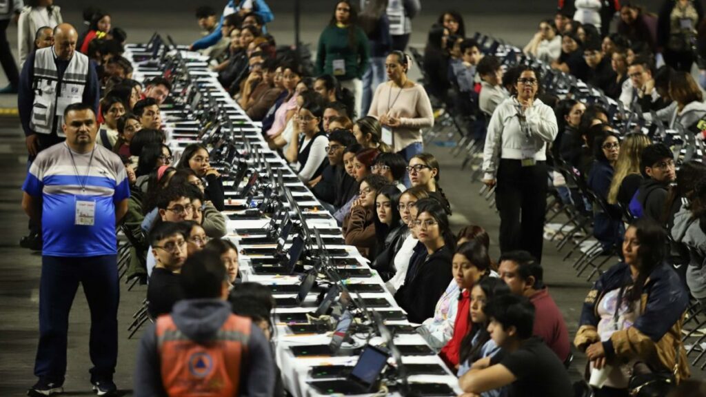 Examen de la UNAM en el Palacio de los Deportes en la CDMX