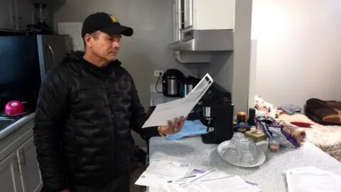 Cómo pedir tu expediente migratorio completo a USCIS y por qué puede ser clave en un proceso de deportación