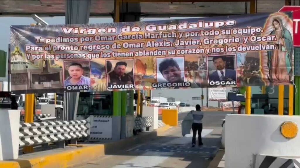 Familiares de mexiquenses desaparecidos en Mazatlán.