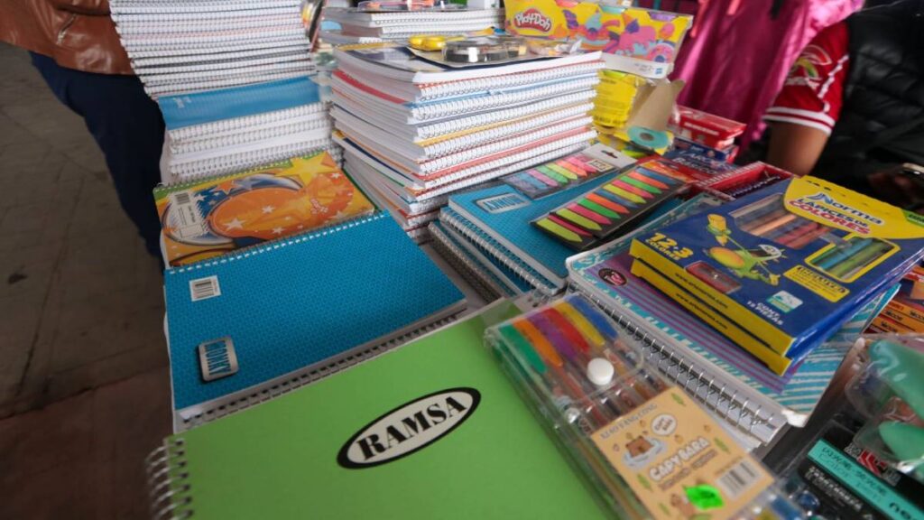 La Feria de Regreso a Clases Profeco 2026 ofrece útiles, ropa y servicios gratis en CDMX este 15 y 16 de agosto.
