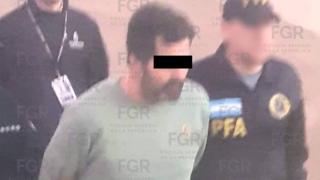 Difunden imágenes de Fernando Farías durante su traslado de Argentina a México; enfrenta una investigación por huachicol fiscal.