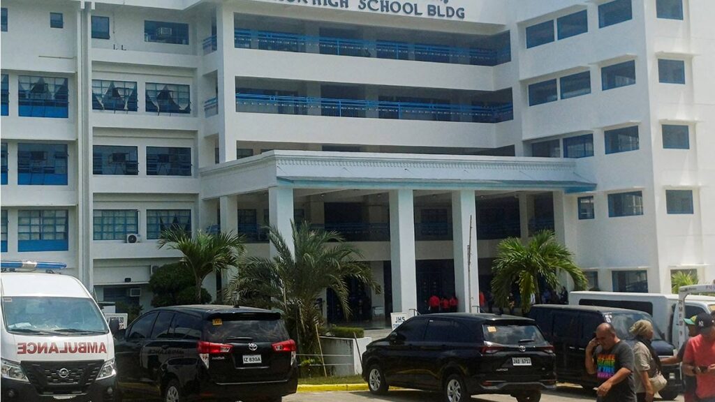 Tiroteo en colegio de Filipinas deja dos muertos