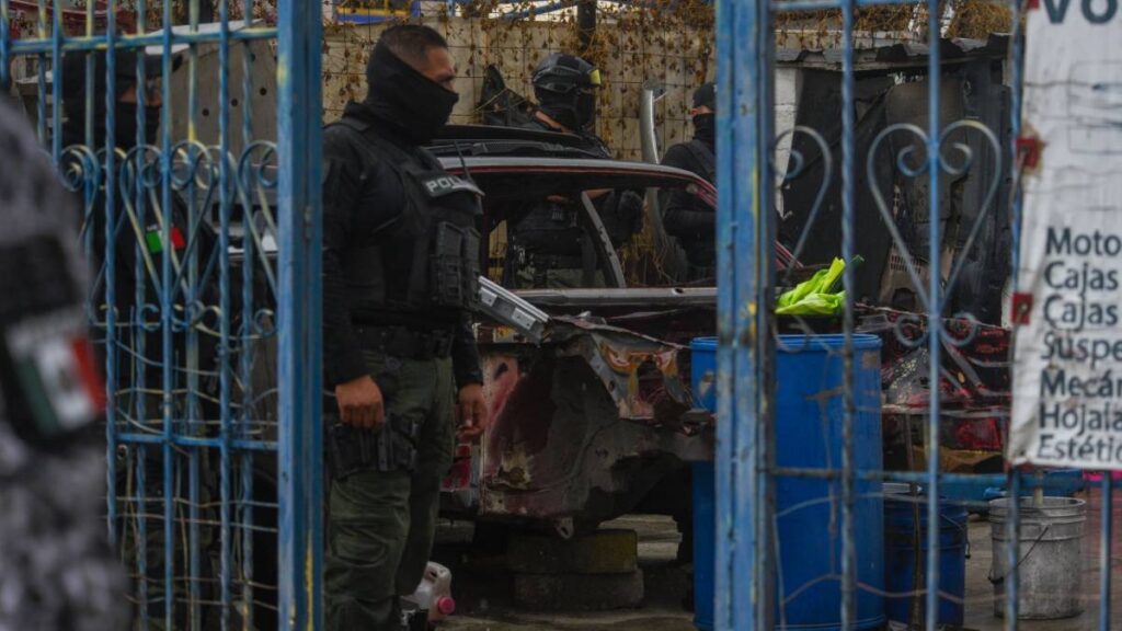 Dos sujetos que se identificaron como agentes de Fiscalía intentaron detener a un hombre con una orden a nombre de otra persona.