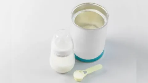 Cofepris alerta por leche para bebé adulterada: estos son los lotes y así puedes identificarla 