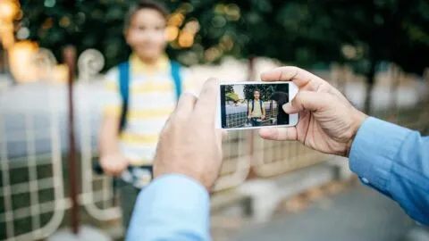 Alertan por fraudes digitales en regreso a clases: evita publicar estas fotos
